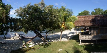 panorama: poya lisa cottages, bomba, togean islands.